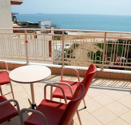 Apartament Avra *